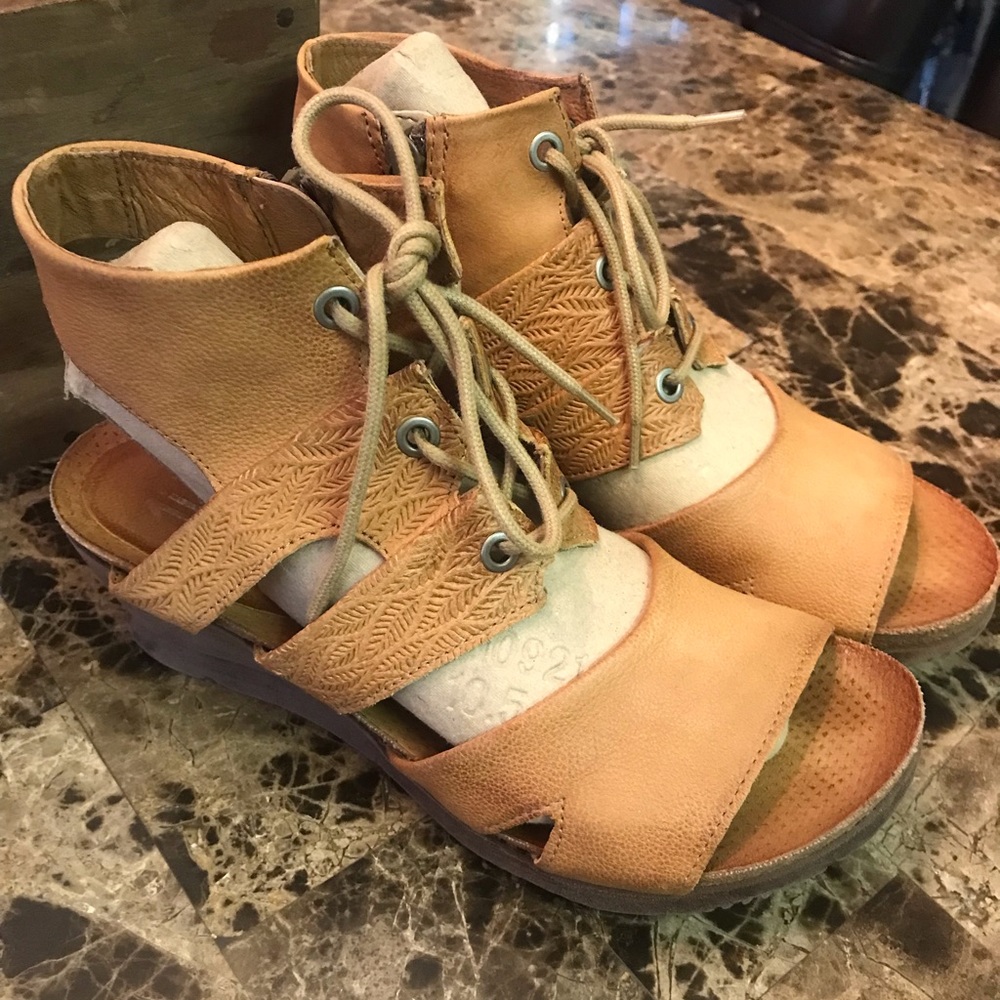 Miz Mooz tan sandals